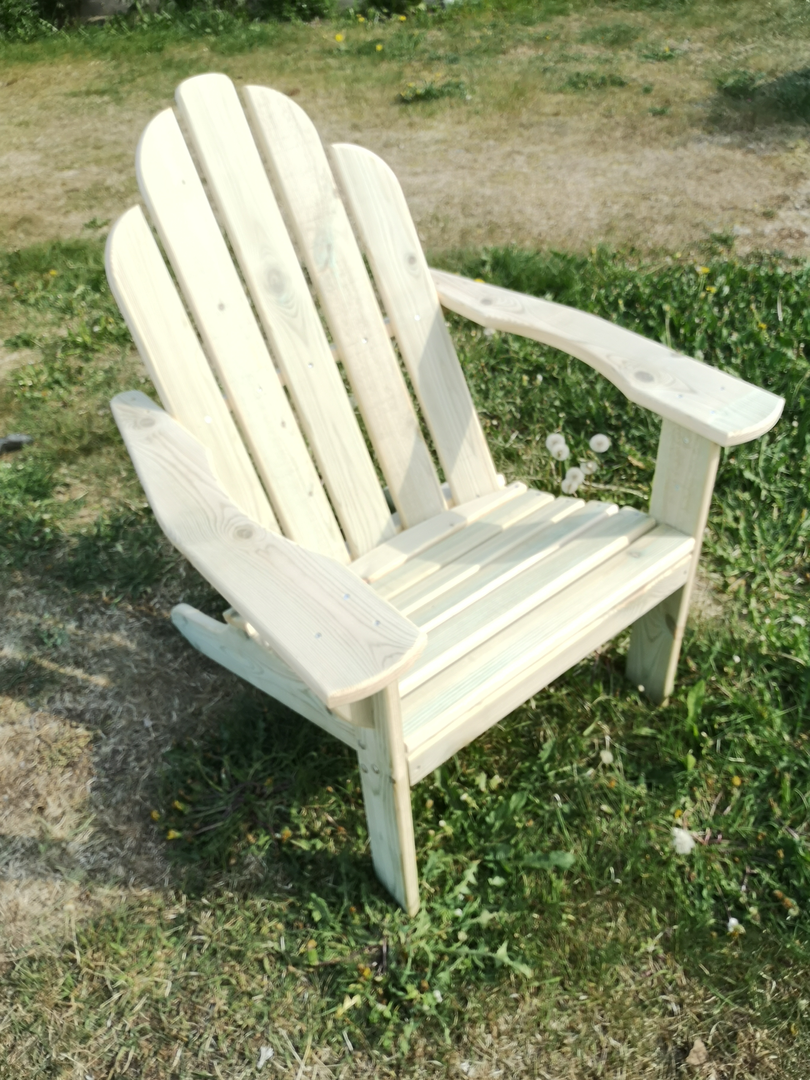 Bilde av en Adirondack stol.